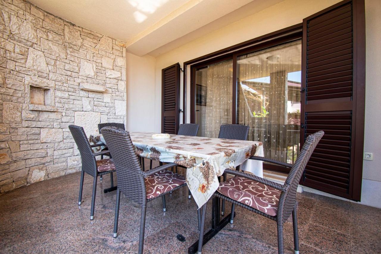 Holiday Apartment 50M From The Beach Pjescana Uvala Extérieur photo